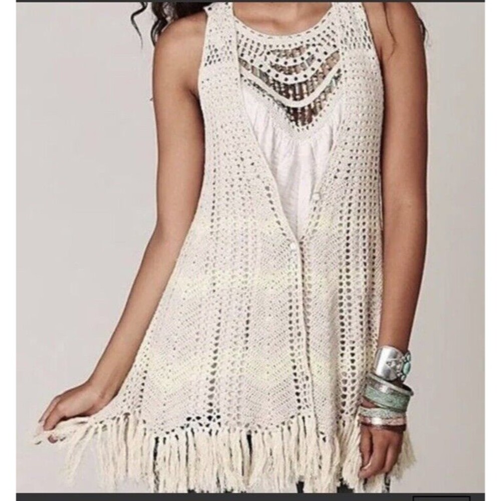 FREE PEOPLE tan knit silk blend Chevron crochet knit fringe boho vest size Small